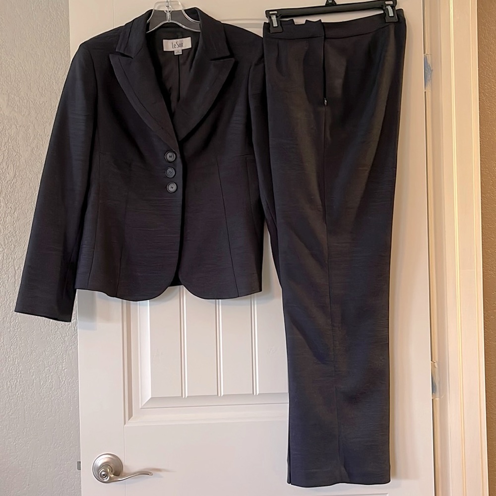 Navy Suit, size 6, barely worn